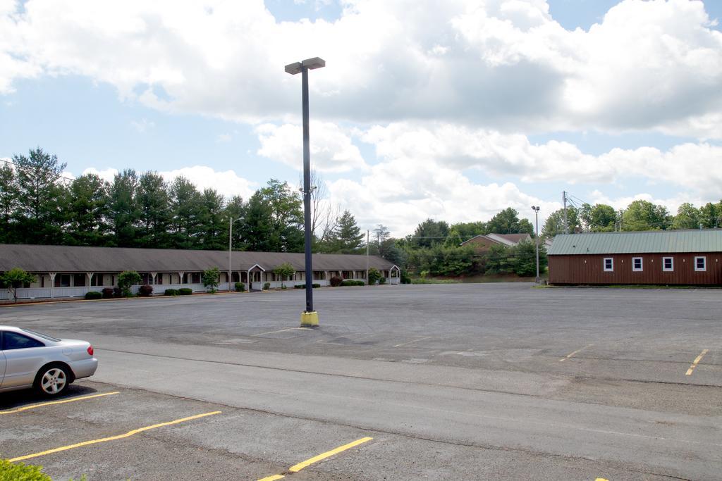 Motel Super 8 By Wyndham Christiansburg Exteriér fotografie