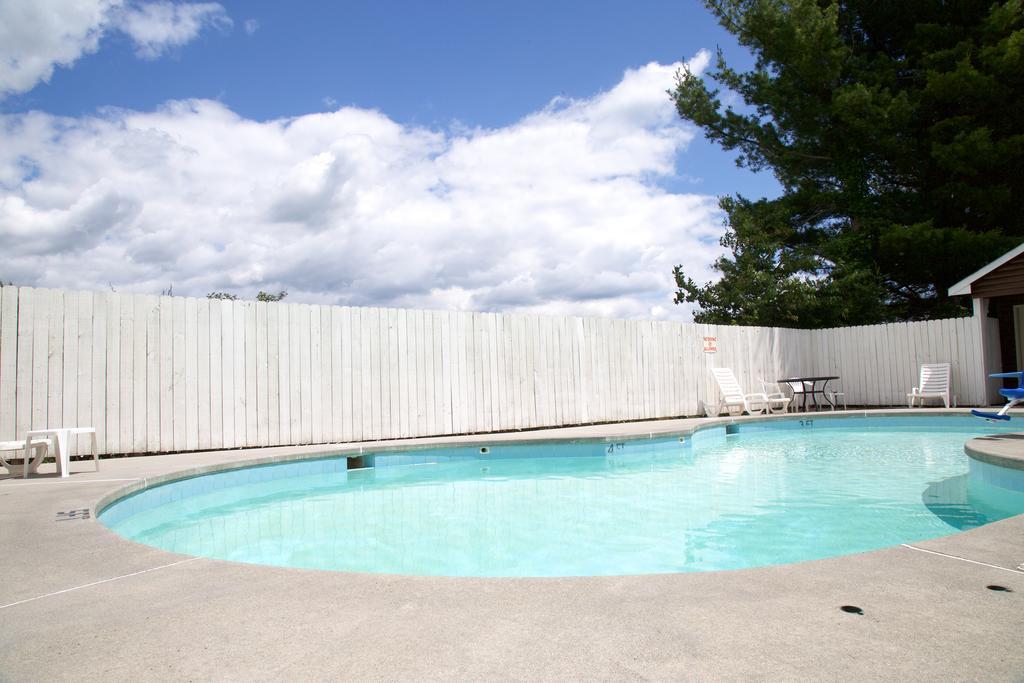 Motel Super 8 By Wyndham Christiansburg Exteriér fotografie