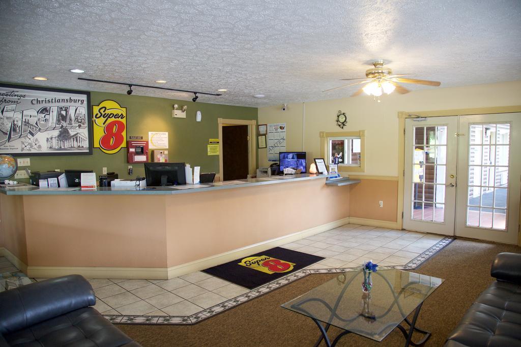 Motel Super 8 By Wyndham Christiansburg Exteriér fotografie