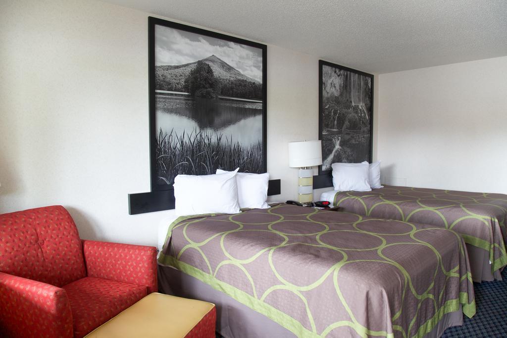 Motel Super 8 By Wyndham Christiansburg Exteriér fotografie