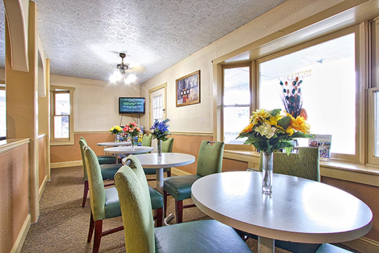 Motel Super 8 By Wyndham Christiansburg Exteriér fotografie