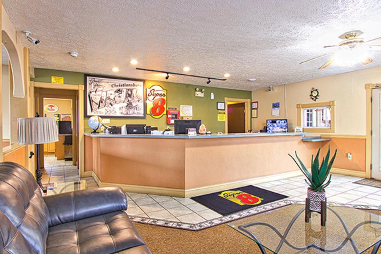 Motel Super 8 By Wyndham Christiansburg Exteriér fotografie