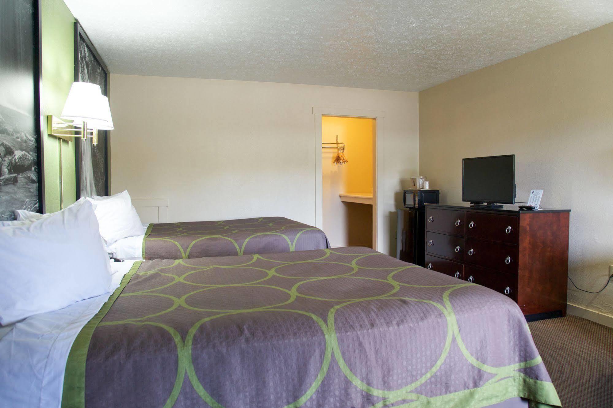 Motel Super 8 By Wyndham Christiansburg Exteriér fotografie